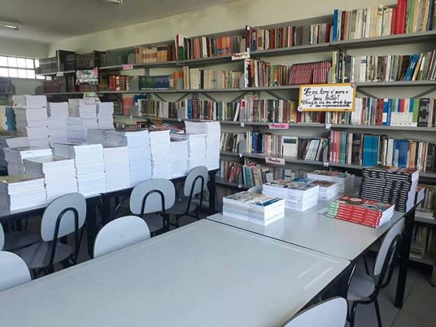 A E.E. Imaculada Conceição, em Itapecerica, recebeu os alunos com a biblioteca organizada com um novo acervo. Foto: Arquivo da Escola.